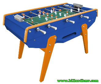 Babyfoot BMV 40 Personnalisé : Caisse Laque Bleue satinée (option), Poignées LONGUES ALU (option), Tapis Vert Technic traçage (option), COULEURS JOUEURS 1 (Maillot / Short / Chaussettes) Orange Blanc Orange, COULEURS JOUEURS 2 (Maillot / Short / Chaussettes) Blanc Blanc Bleu (OM), Main Courante Orange, Pieds Orange